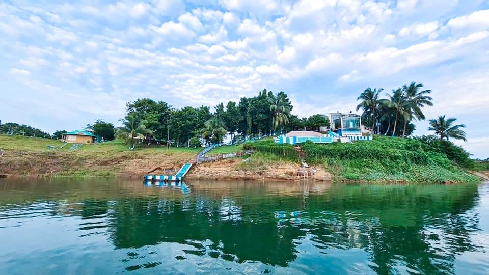 Lakeshore Resort photo 2