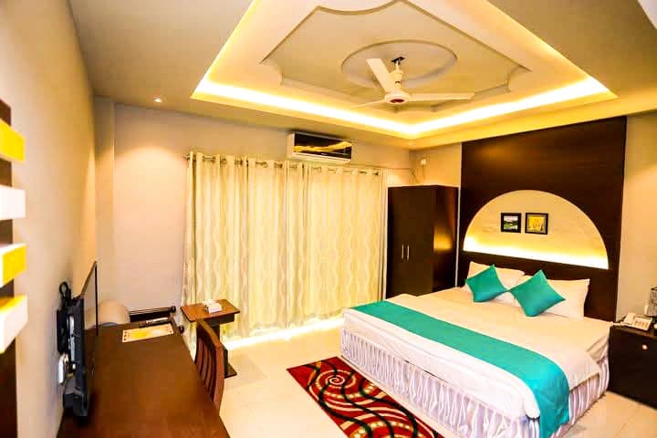 Queen Couple Dulexe Room- 2 photo 1