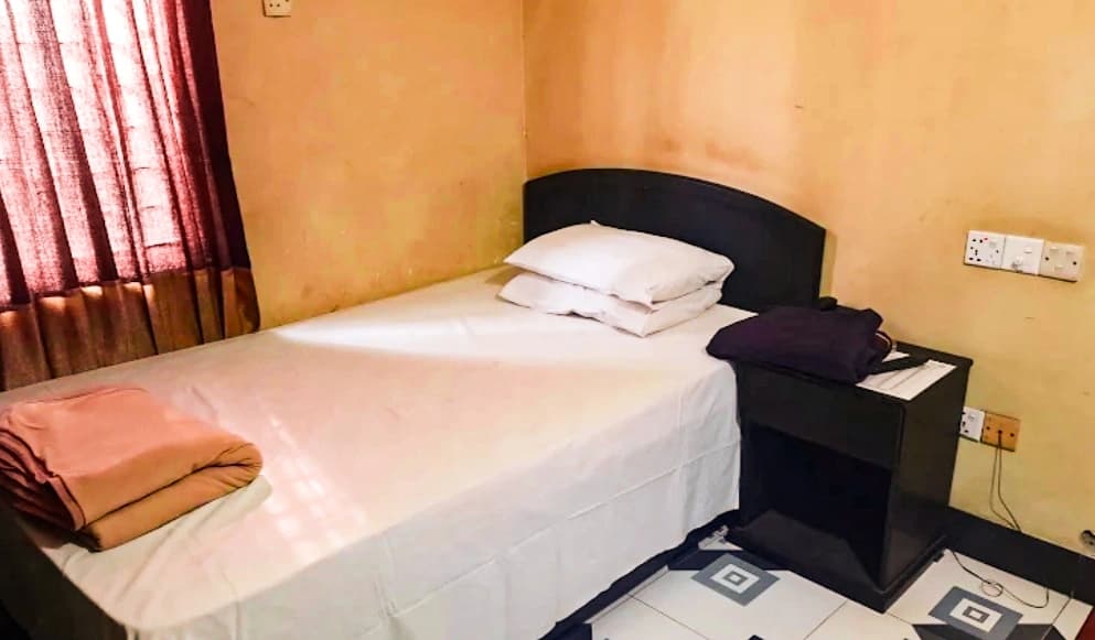AC Single Bed Room - 01 photo 1