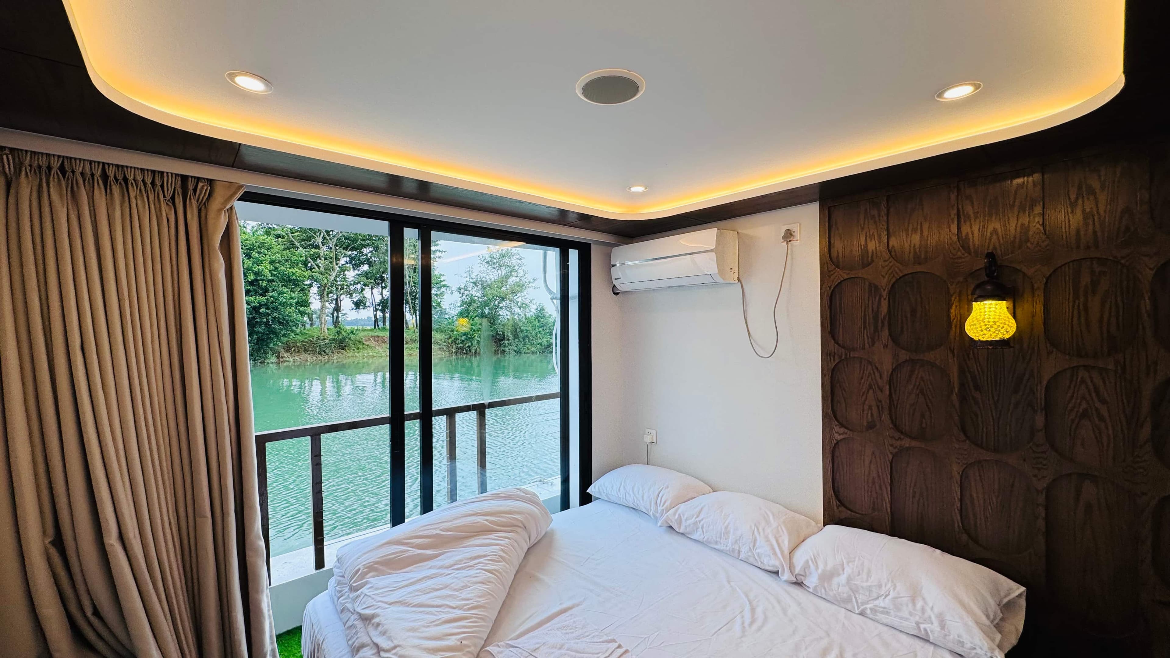 AC Premium Cabin photo 1