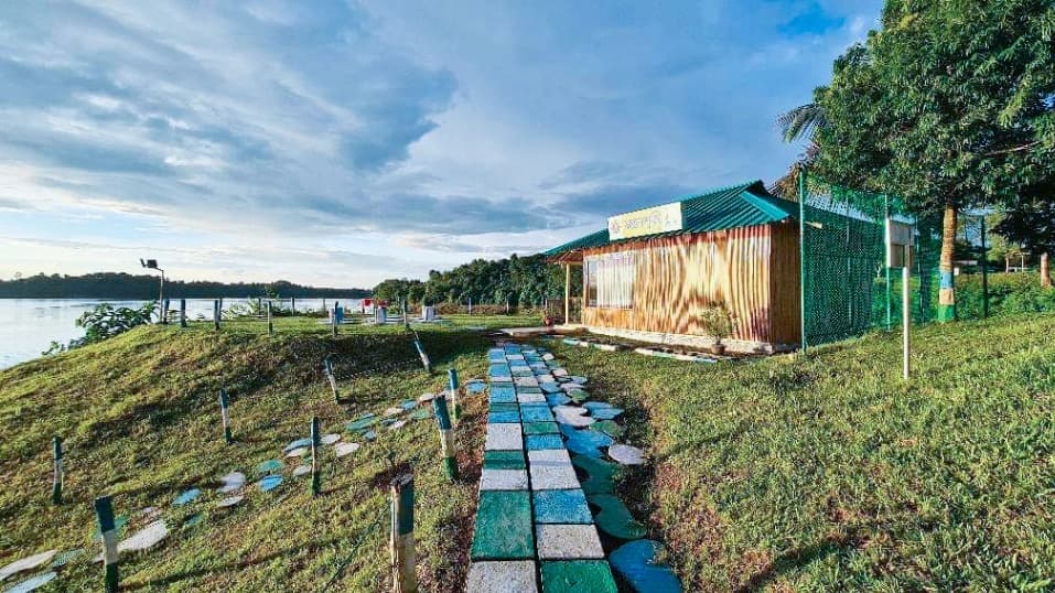 Lakeshore Resort